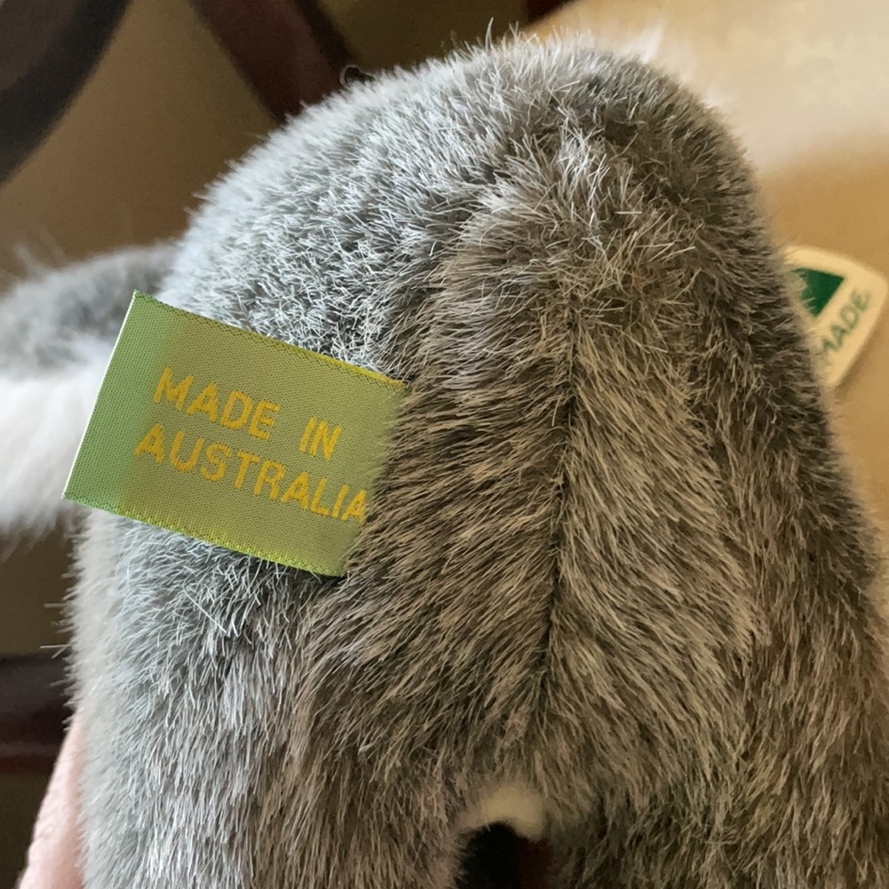 NWT Australian made koala bear with wooden boomerang, artificial fur - Picture 4 of 9